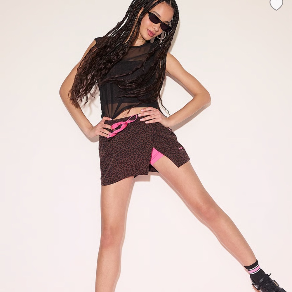 PINK Victoria Secret Tech Woven Hike Skort